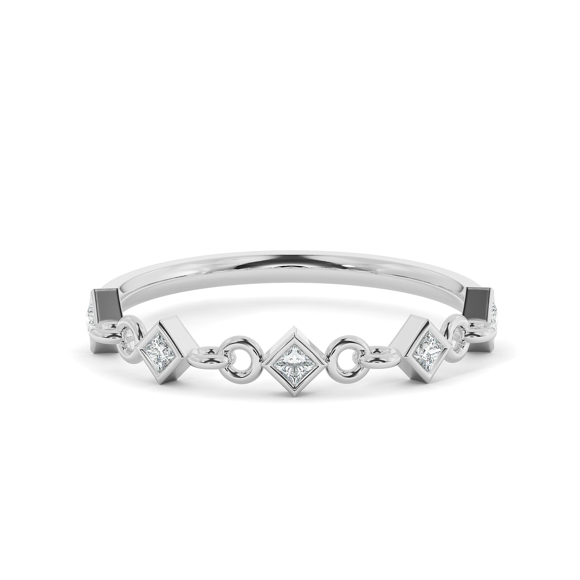 Luxury redefined: Diamond & chain-link band for the modern woman.

